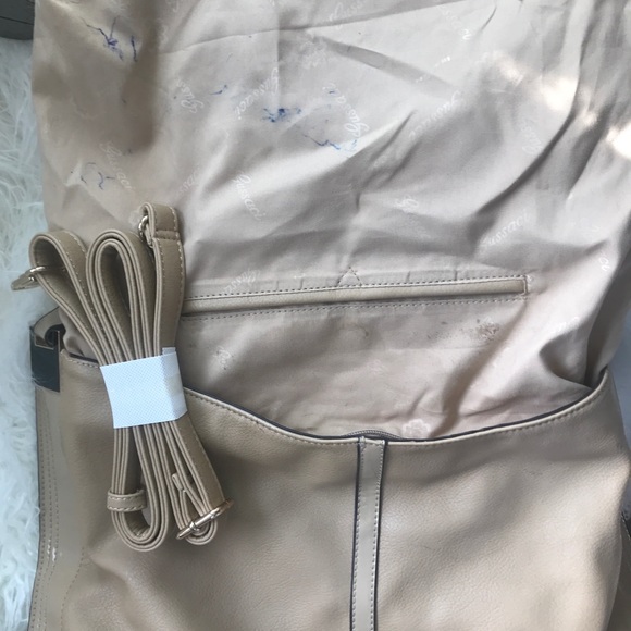 Gussachi neutral with patent trim and crossbody👝 - Picture 5 of 8